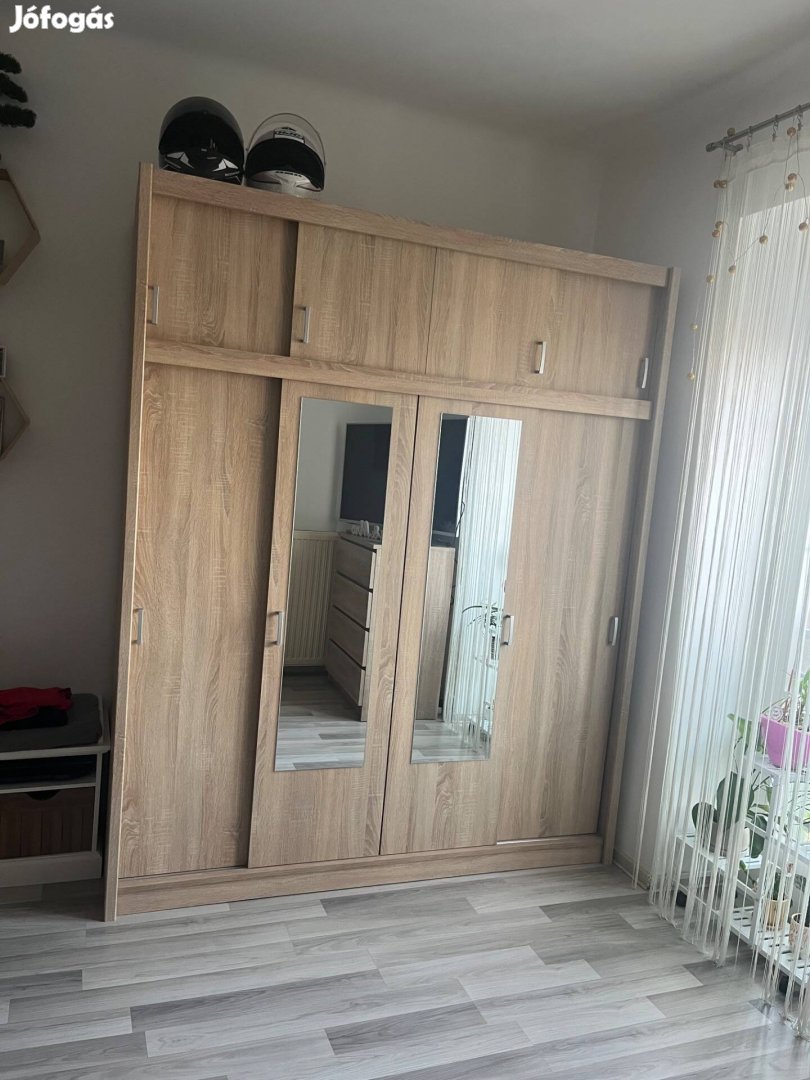 Eladó a képen látható, jó állapotú, modern megjelenésű