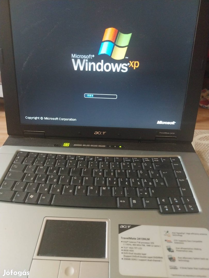 Eladó a képen látható  laptop  táskával együtt