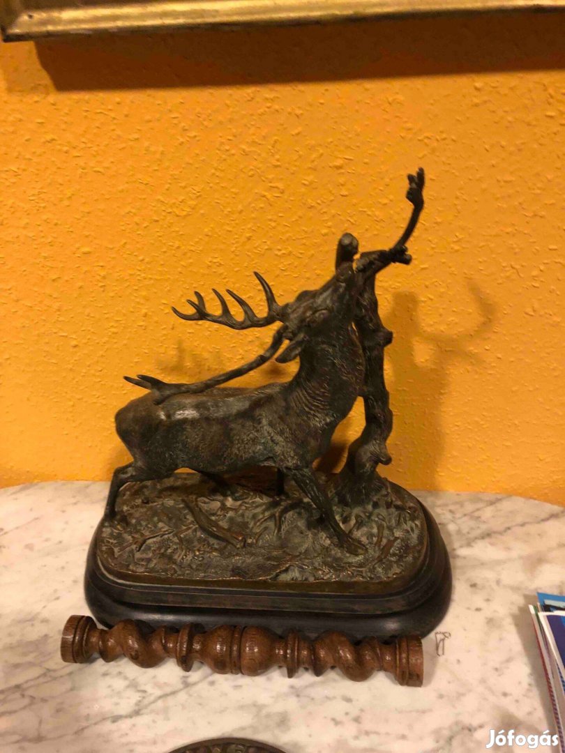 Eladó a képen látható antik szobor