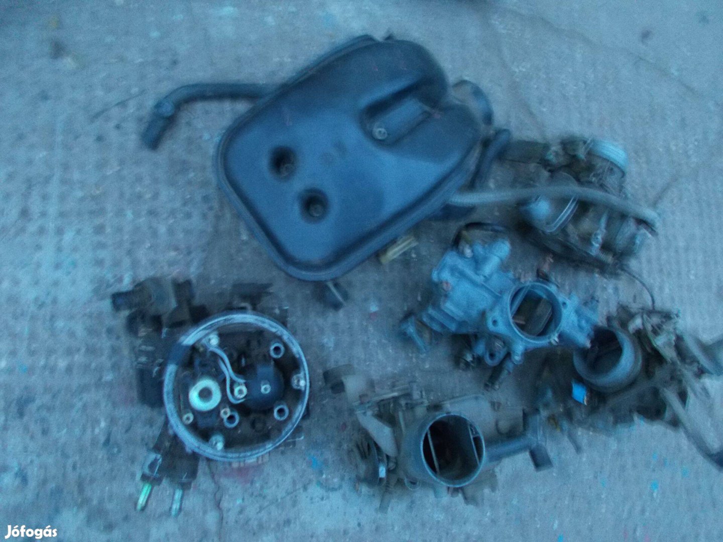 Eladó a képen látható autó alkatrész csomag
