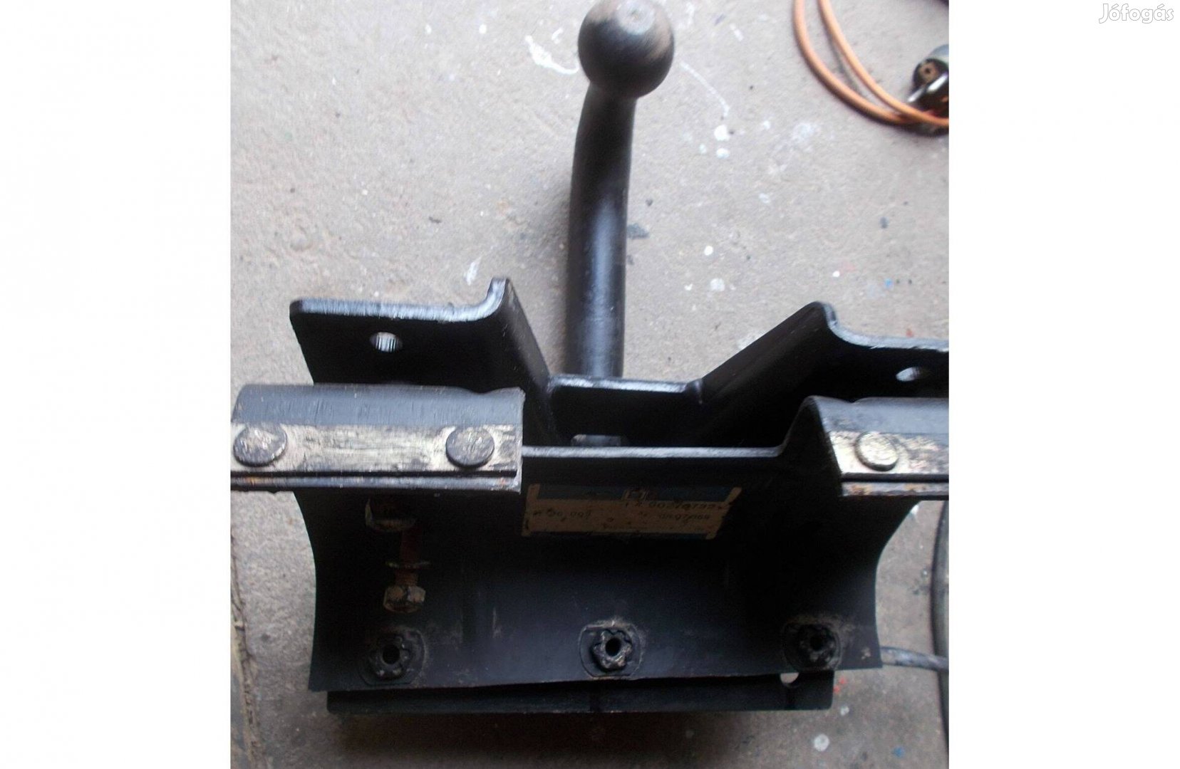 Eladó a képen látható bontott vonó horog jó állapotban