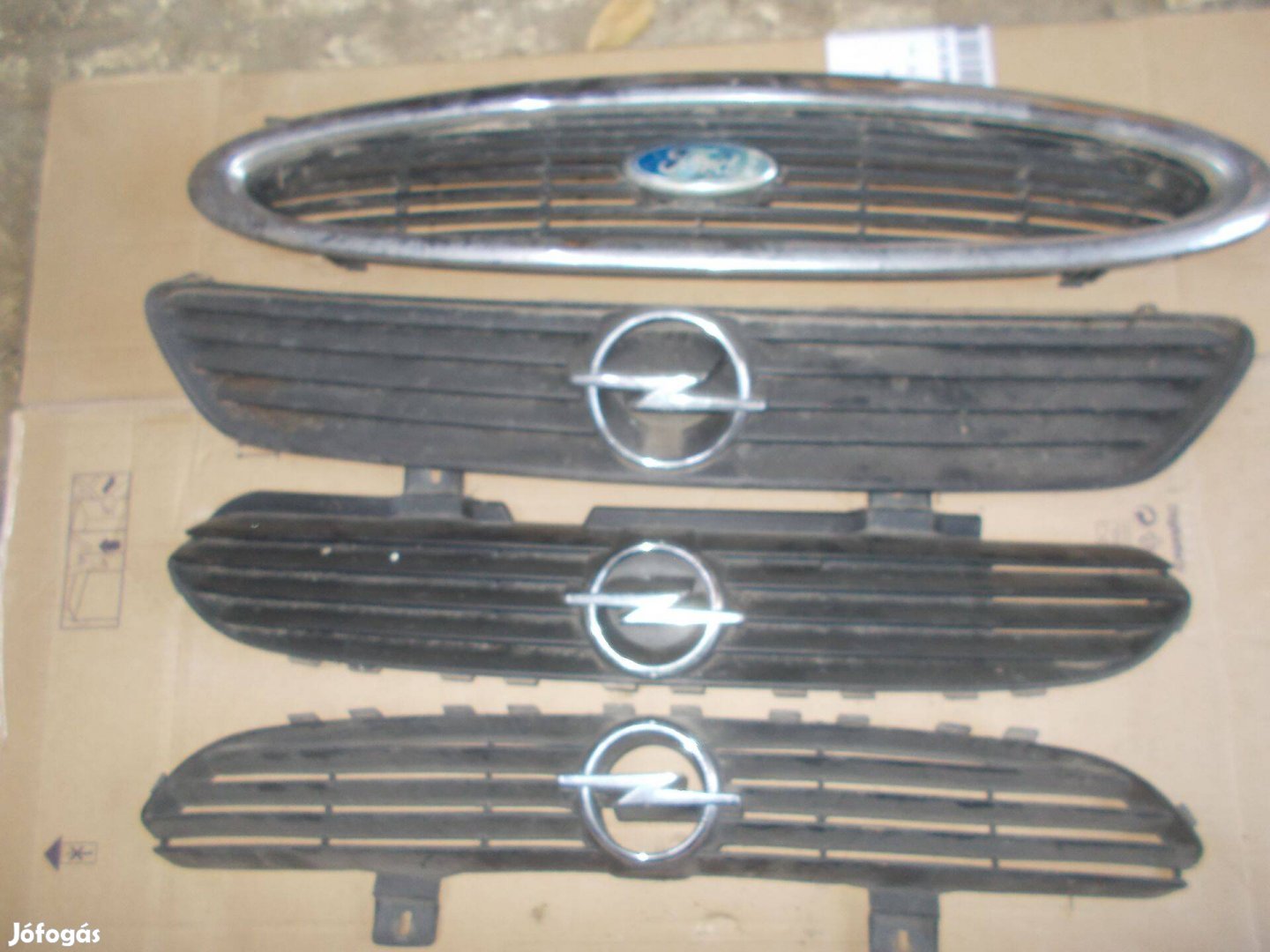 Eladó a képen látható dísz rácsok fellelt állapotban