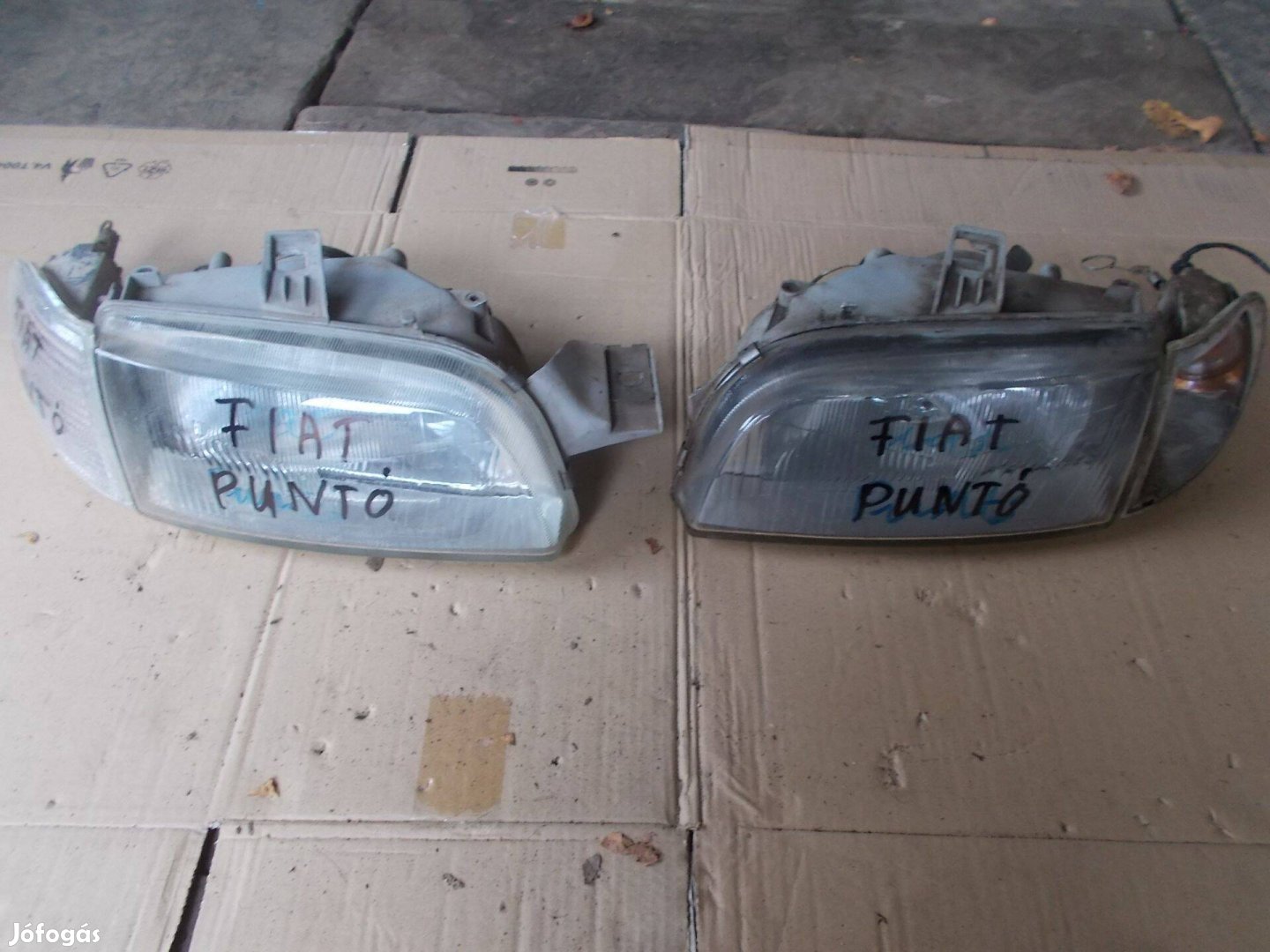 Eladó a képen látható fiat puntó első fényszóró pár