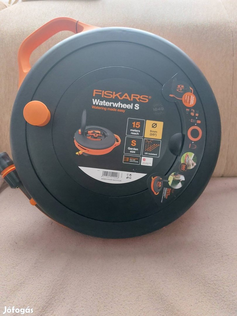 Eladó a képen látható fiskars tömlő dob szett .