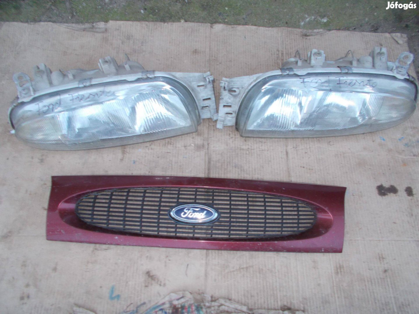 Eladó a képen látható ford fiesta első fényszóró pár
