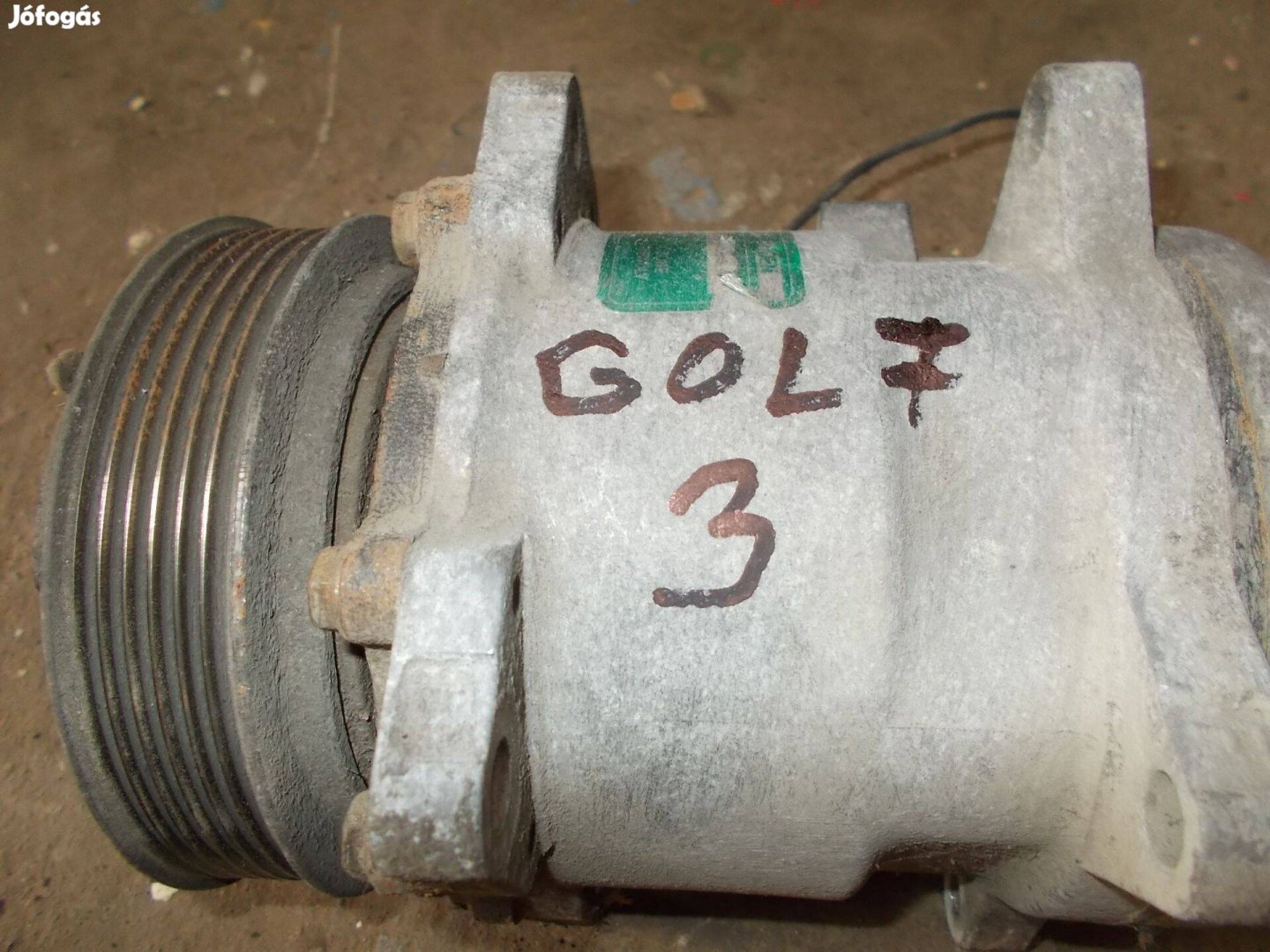 Eladó a képen látható golf 1.4 benzines tartozék