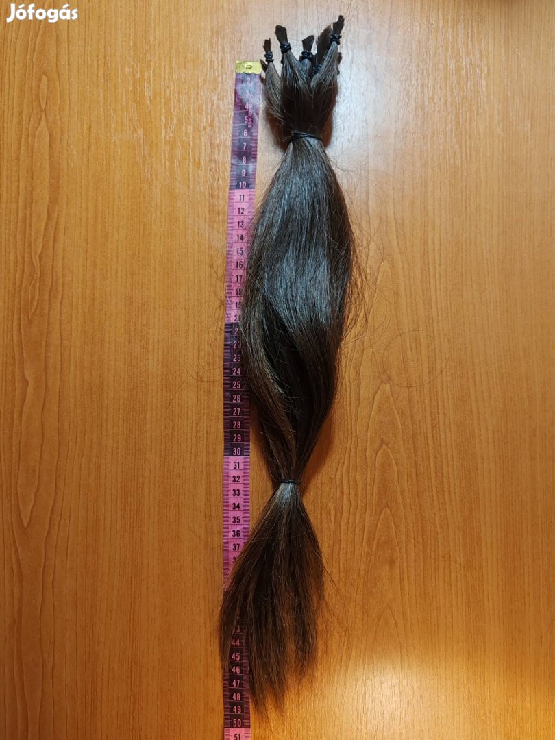 Eladó a képen látható haj!