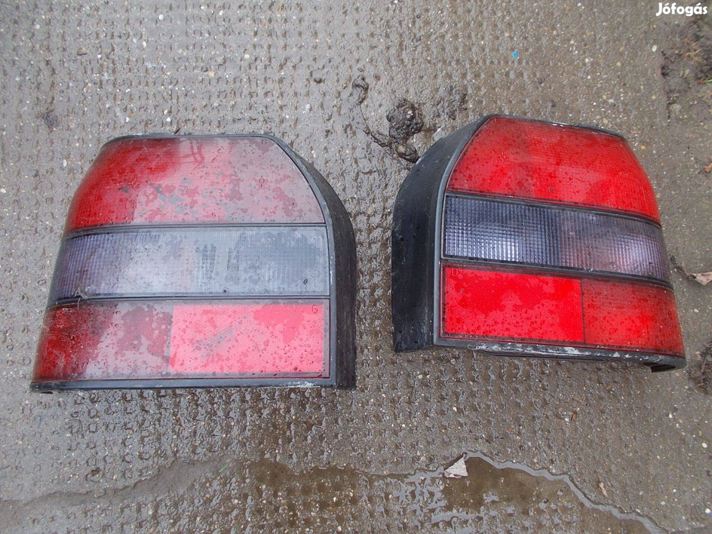 Eladó a képen látható hátsó lámpa pár 4