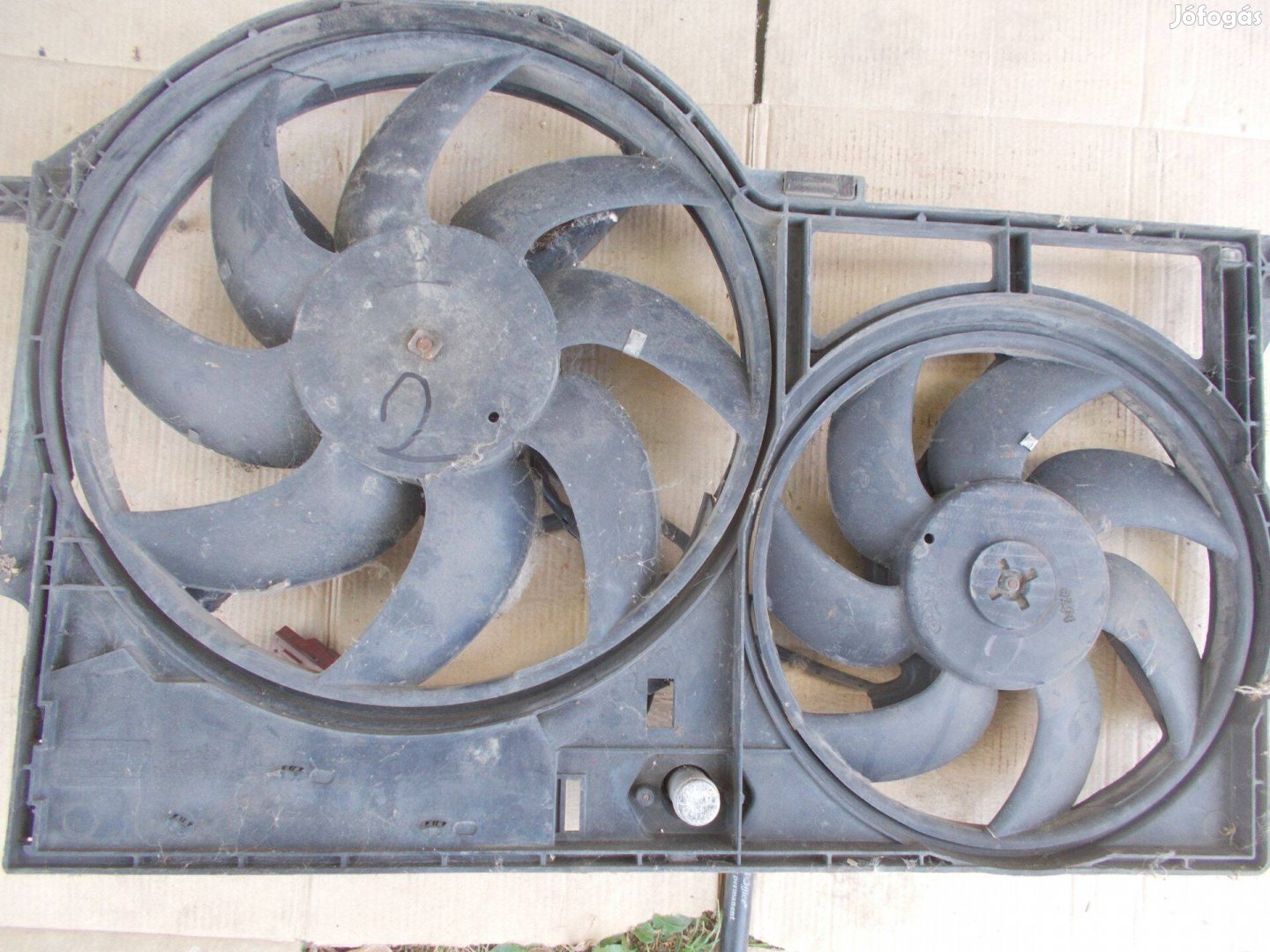 Eladó a képen látható hőtő ventilátor 2 számú