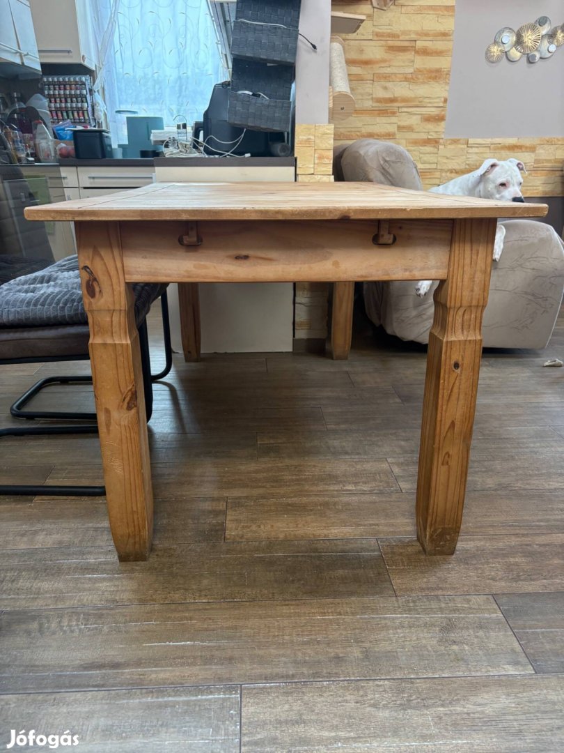 Eladó a képen látható jó állapotú étkező asztal!