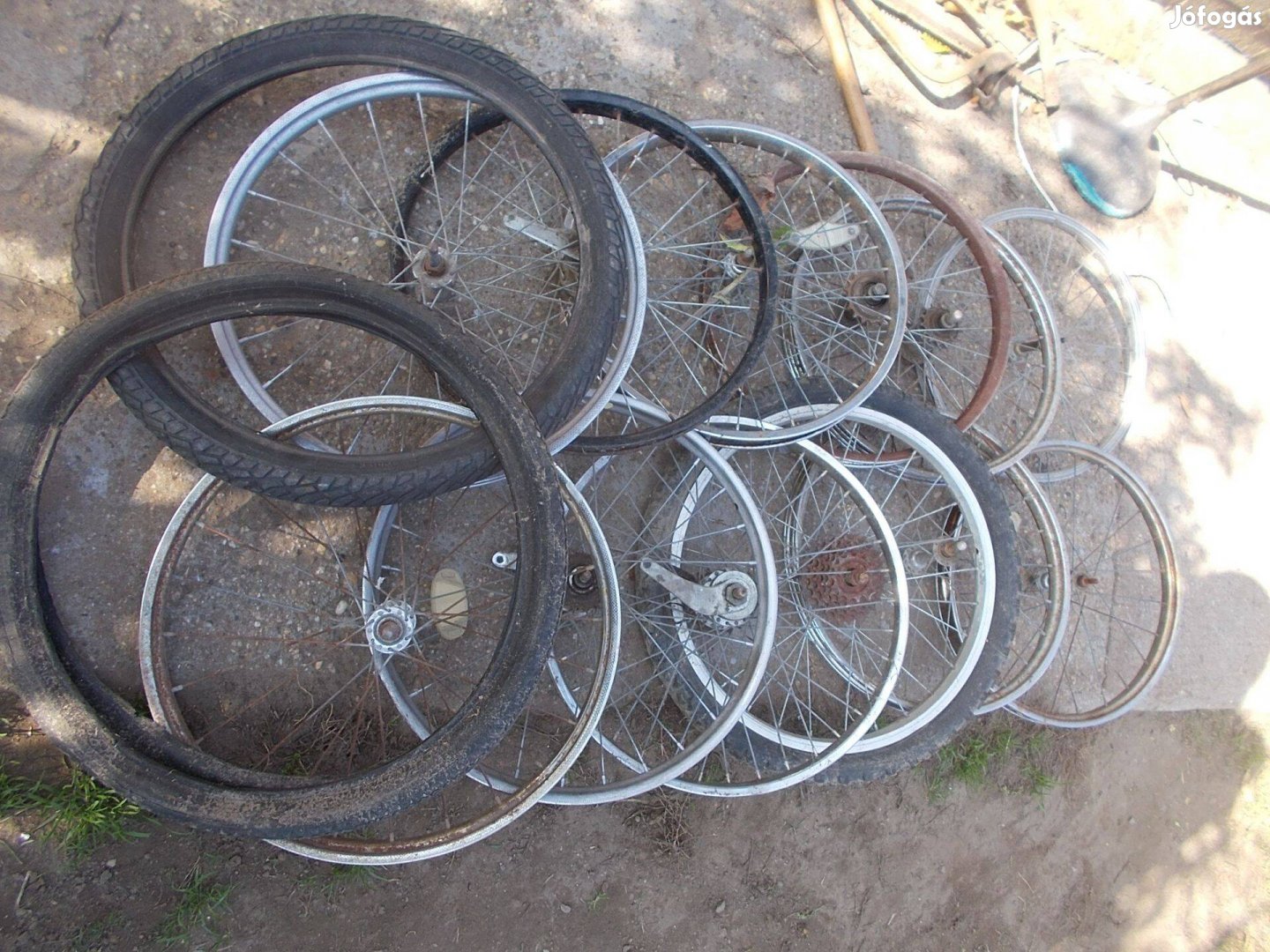 Eladó a képen látható kemping kerékpár kerék csomag 20 colos
