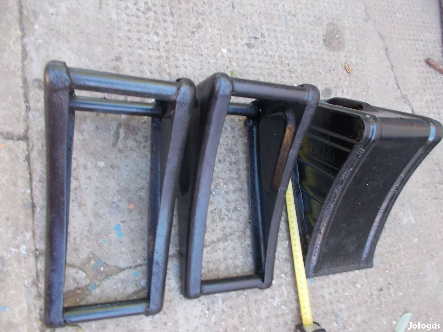 Eladó a képen látható kerék kitámasztó vas ék csomag