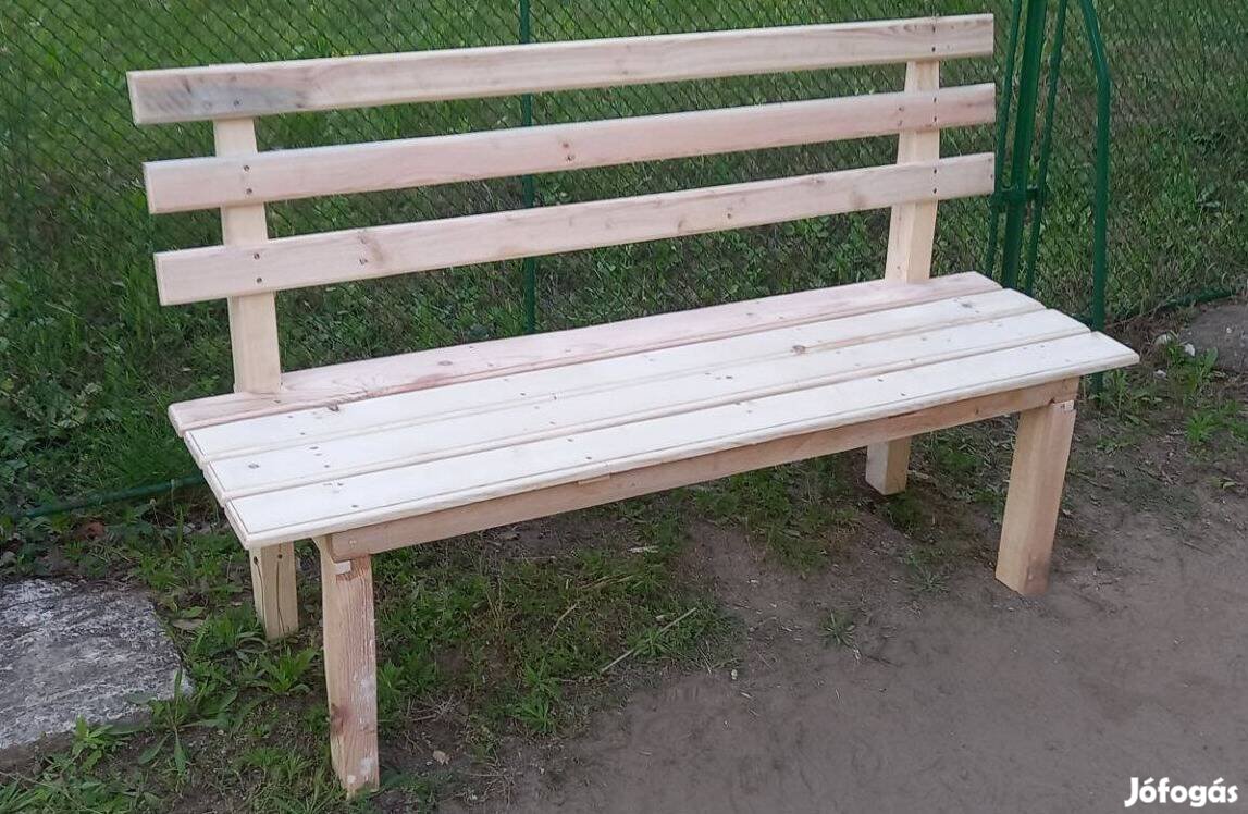 Eladó a képen látható kerti pad!