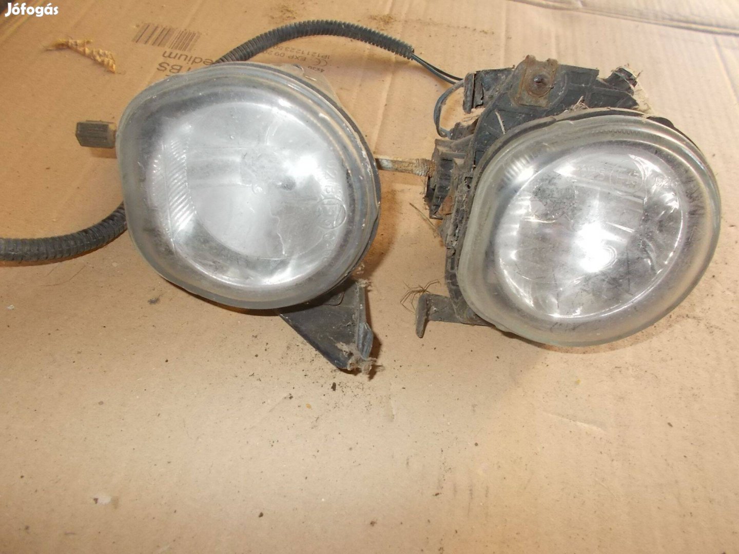 Eladó a képen látható köd lámpa párban 4 számú