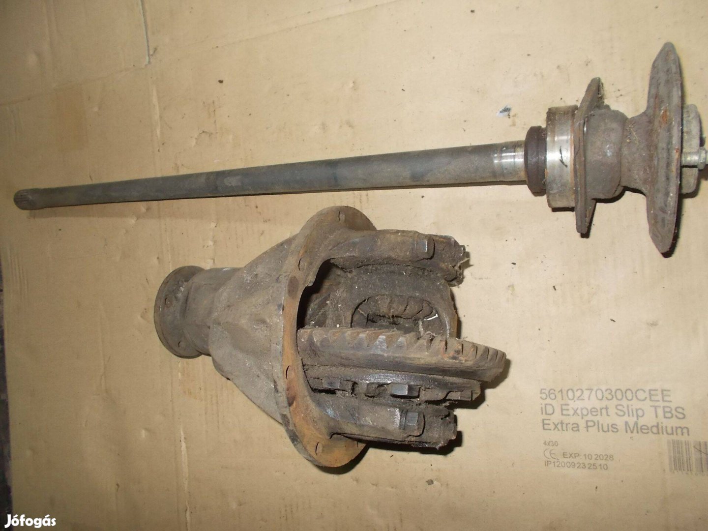 Eladó a képen látható lada difi féltengellyel