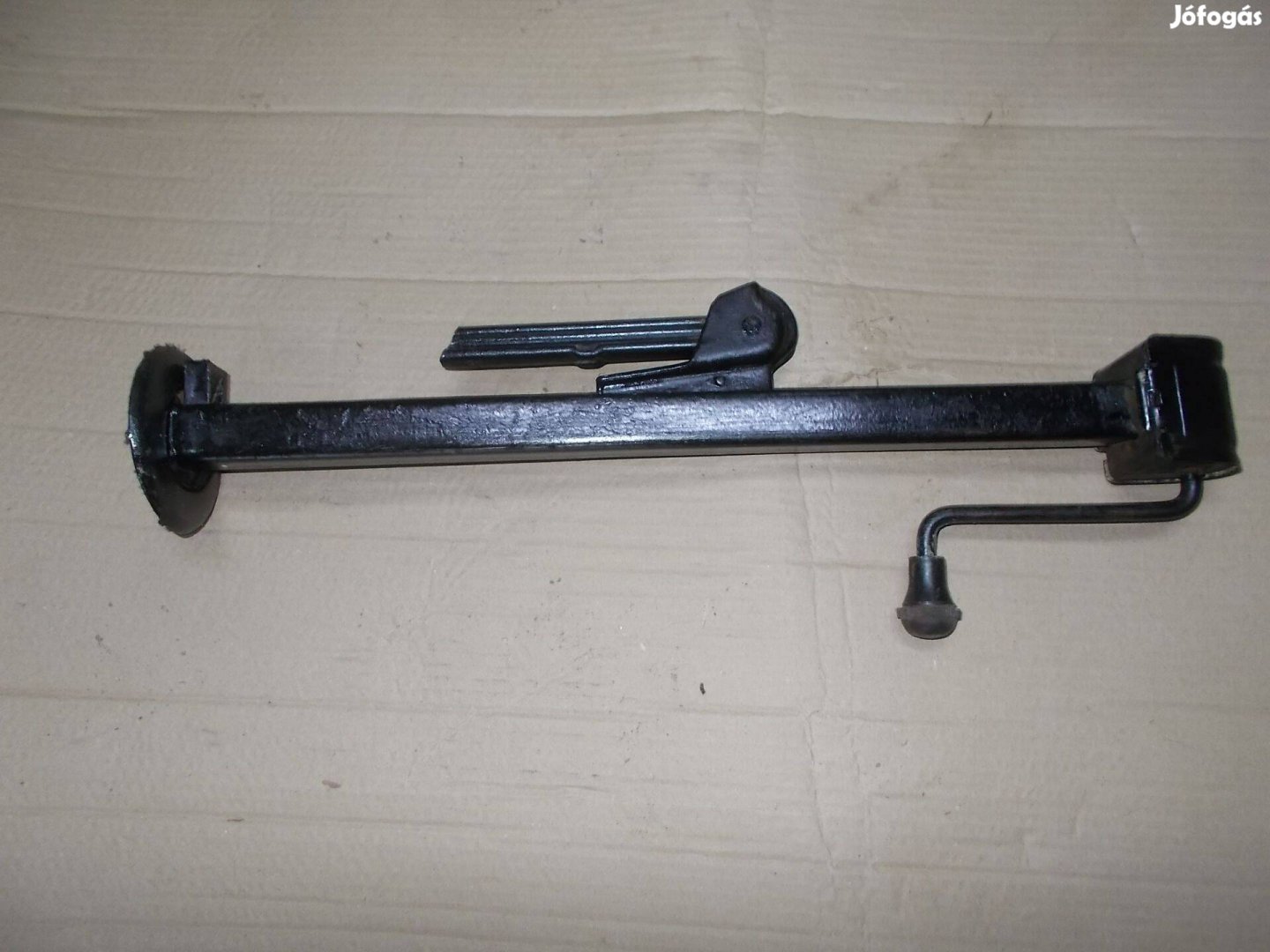 Eladó a képen látható lada emelő jó állapotban 3 számú