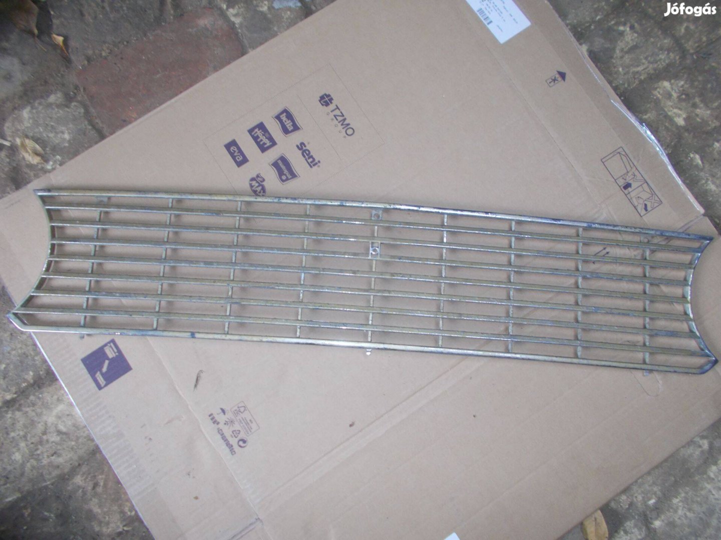 Eladó a képen látható lada vagy zsiguli dísz rács jó állapotban