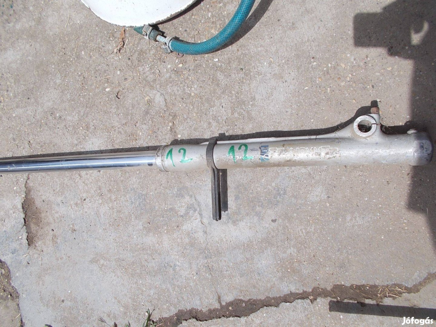 Eladó a képen látható motorkerékpár első teleszkóp 12 számú