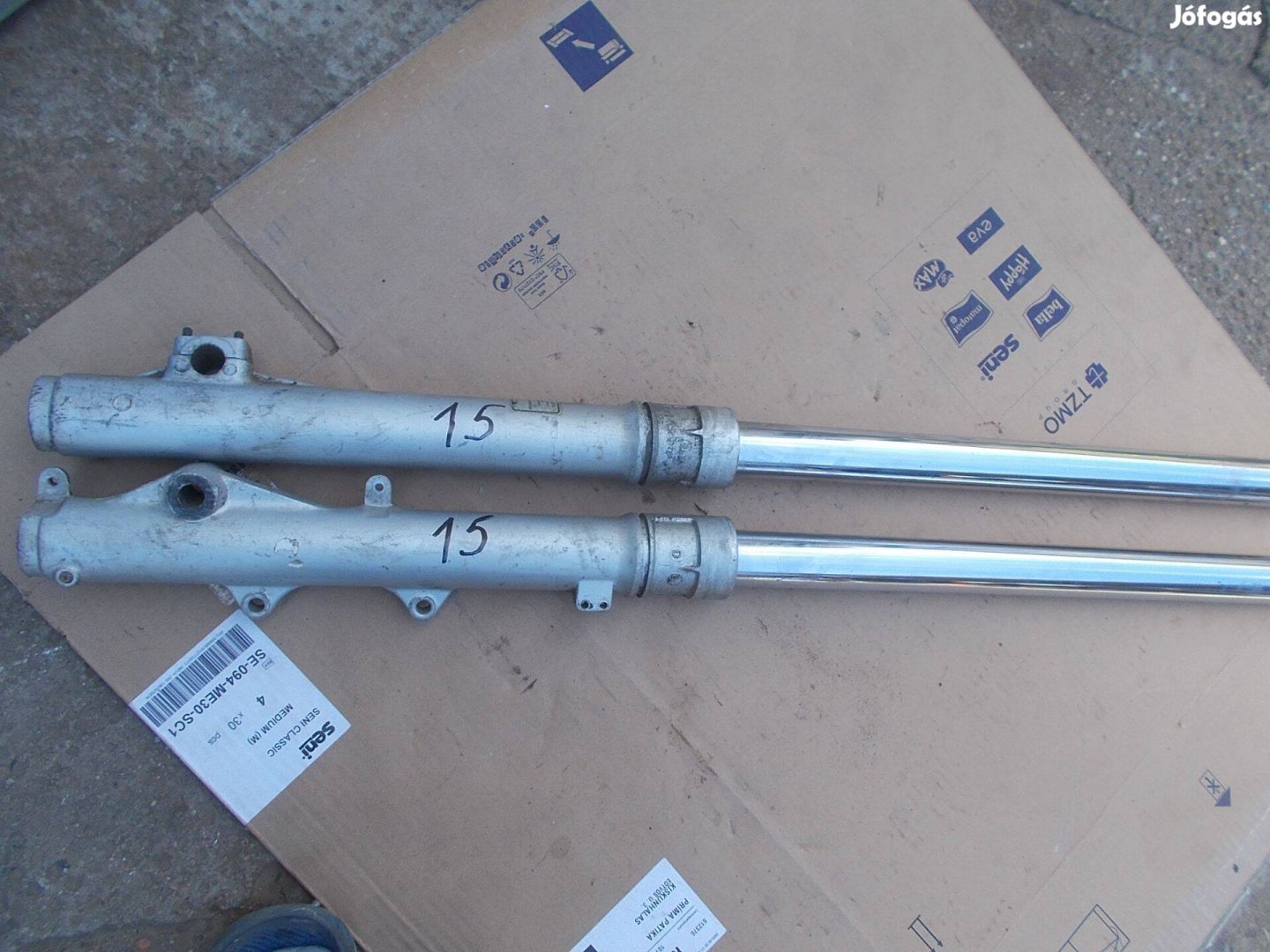 Eladó a képen látható motorkerékpár első teleszkóp pár 15 számú