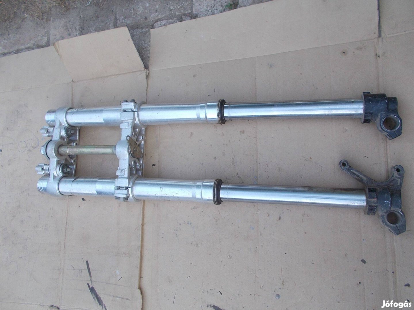 Eladó a képen látható motorkerékpár első teleszkóp pár 16 számú