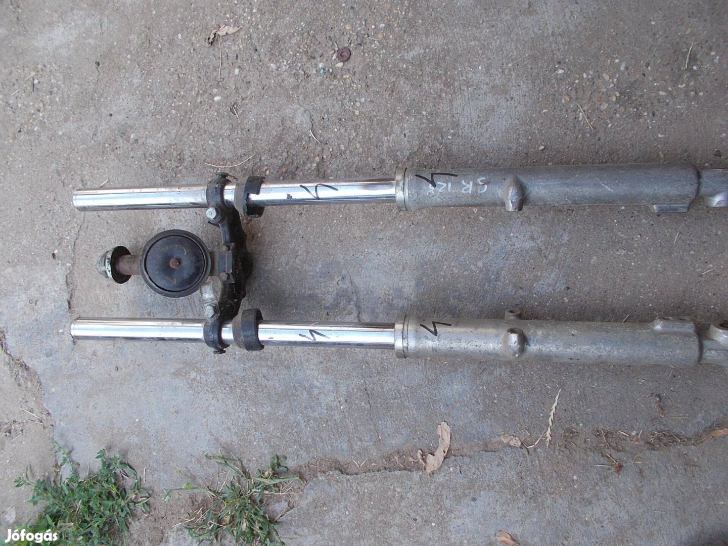 Eladó a képen látható motorkerékpár első teleszkóp pár 4 számú