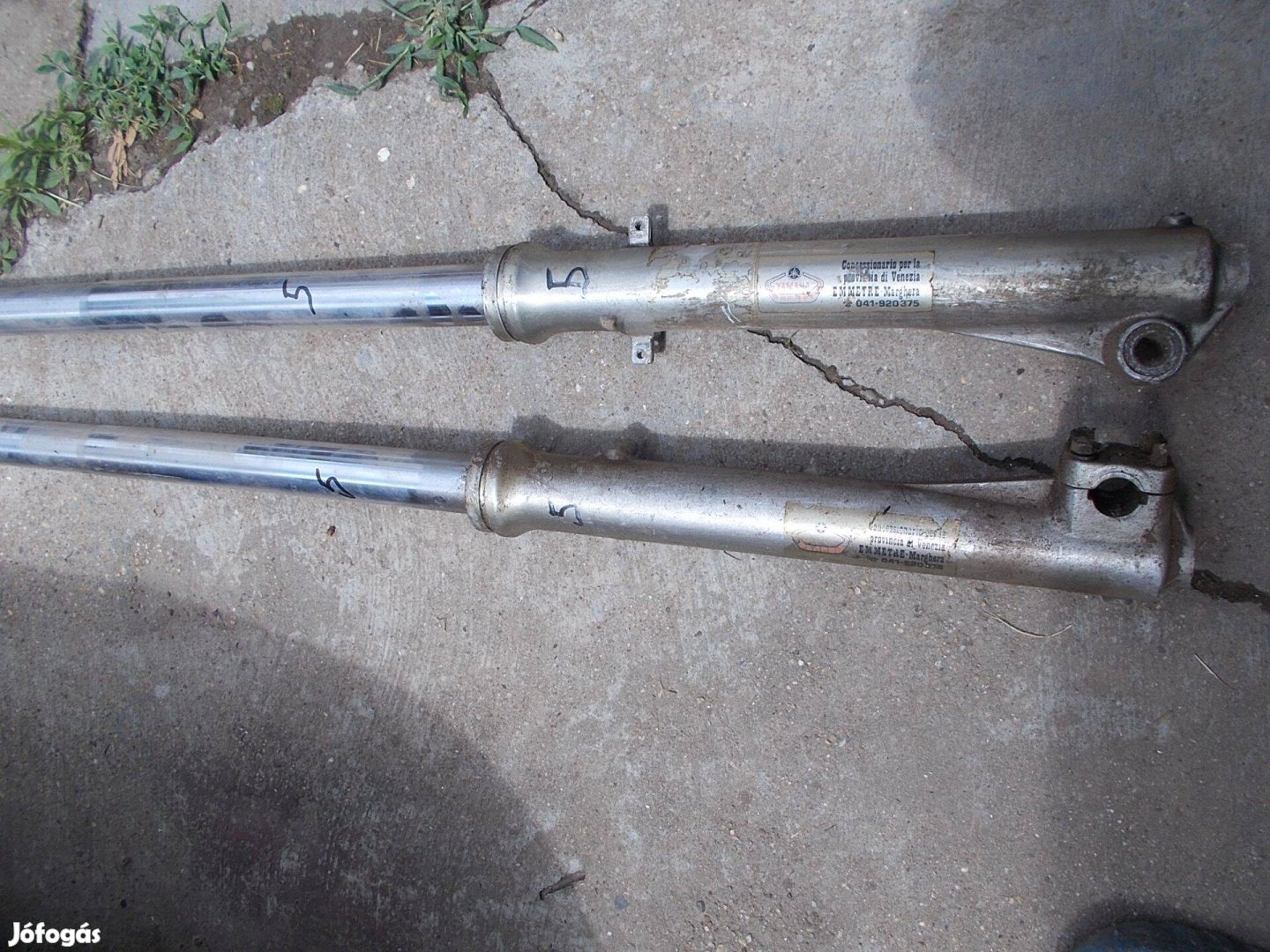 Eladó a képen látható motorkerékpár első teleszkóp pár 5 számú