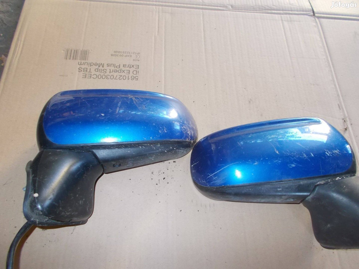Eladó a képen látható oldal tükör párban 2 számú