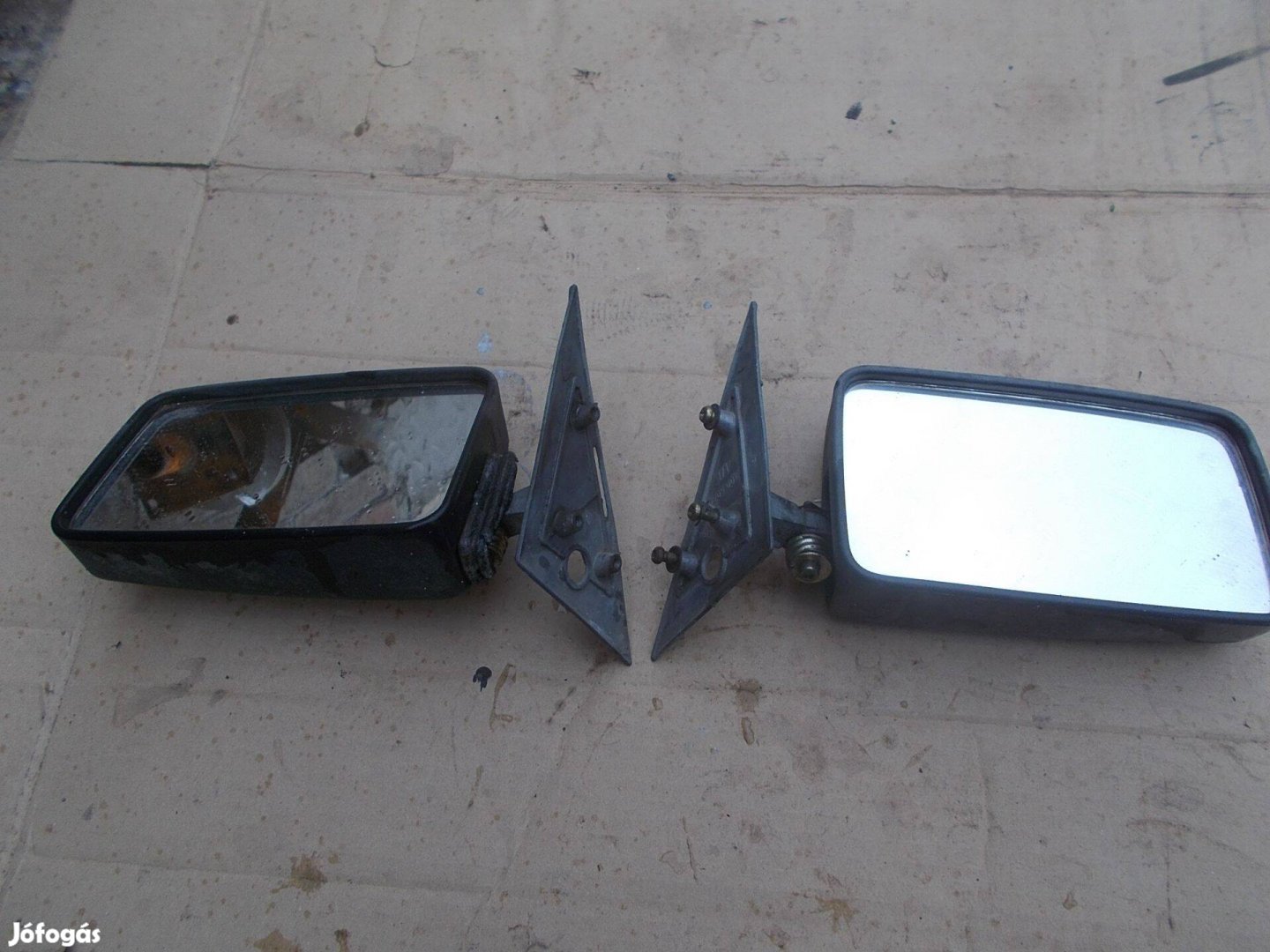 Eladó a képen látható oldal tükör párban 4
