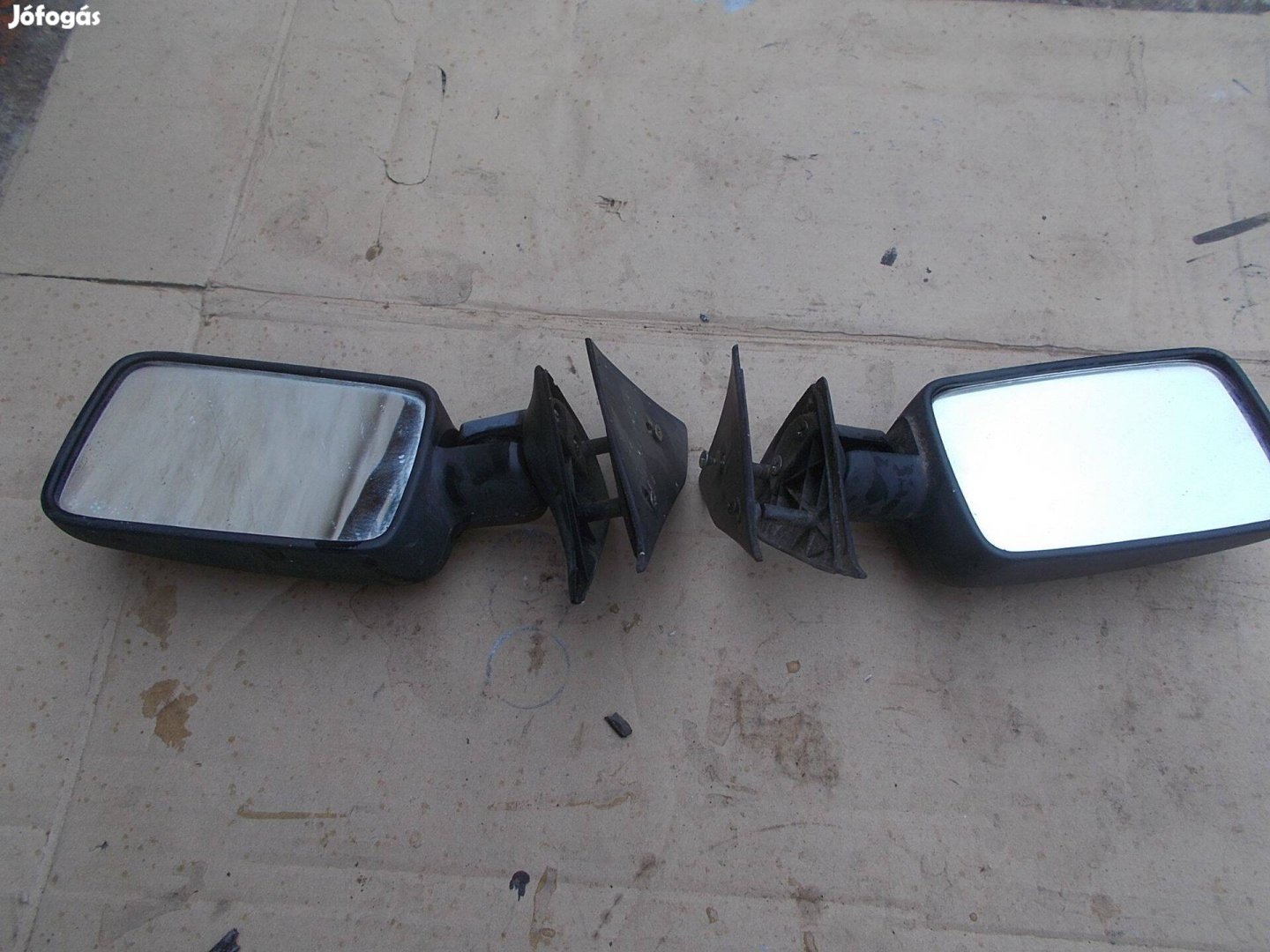 Eladó a képen látható oldal tükör párban 5