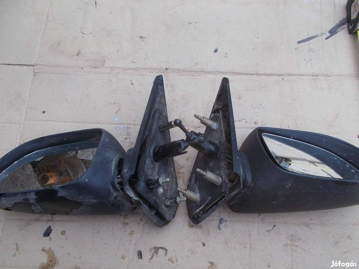 Eladó a képen látható oldal tükör párban 7 számú