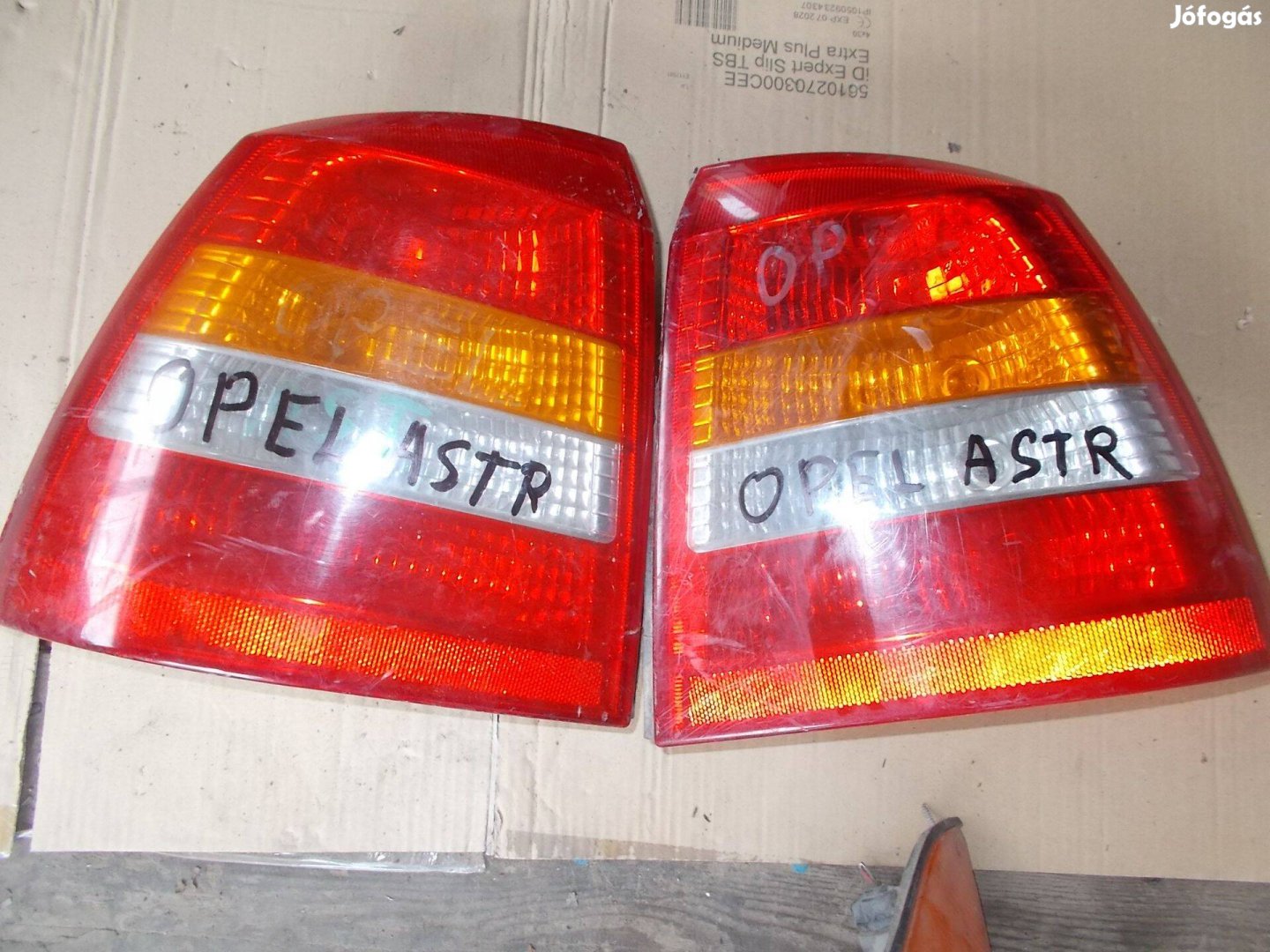 Eladó a képen látható opel astra hátsó lámpa pár