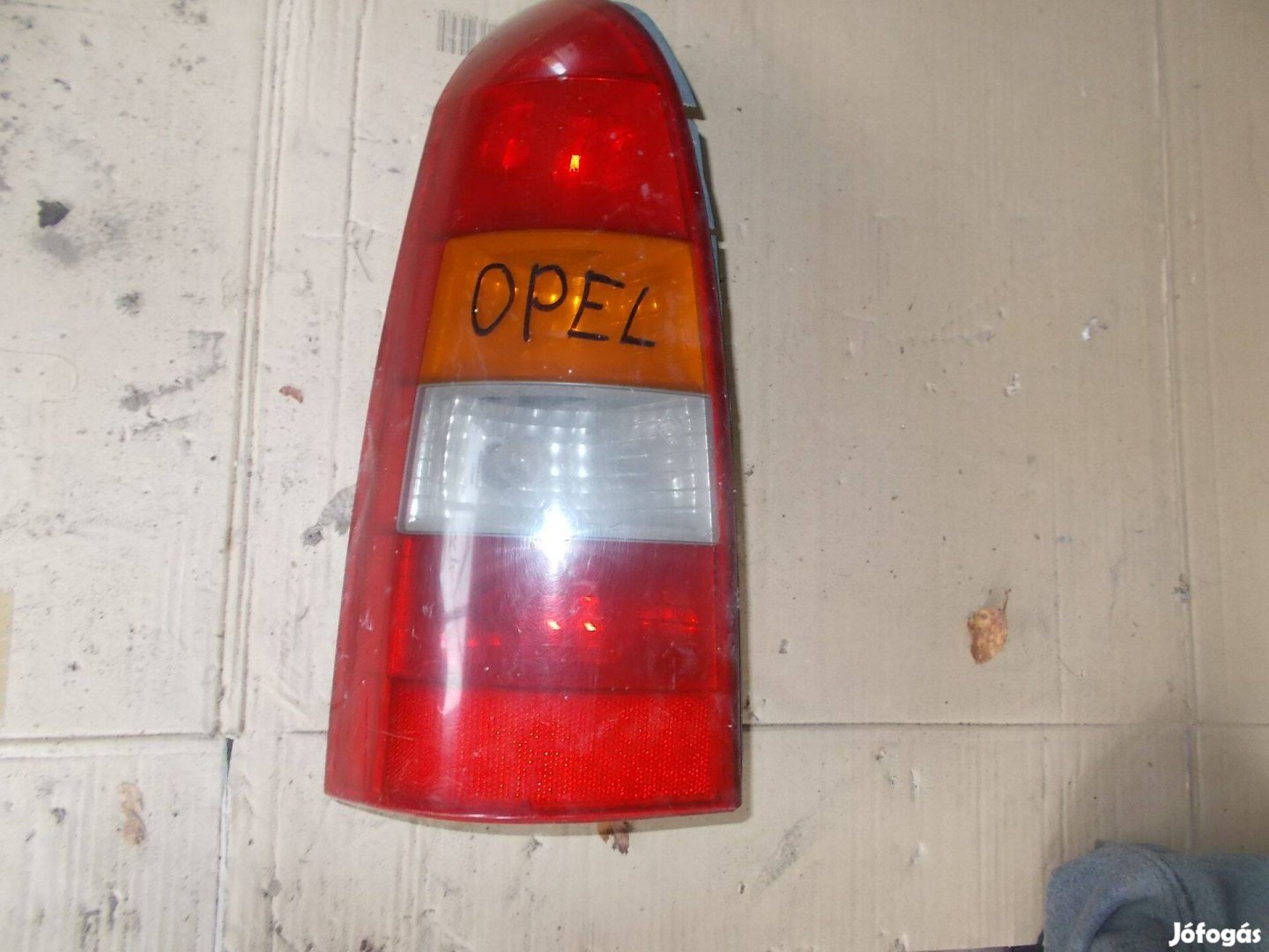 Eladó a képen látható opel bontott hátsó lámpa