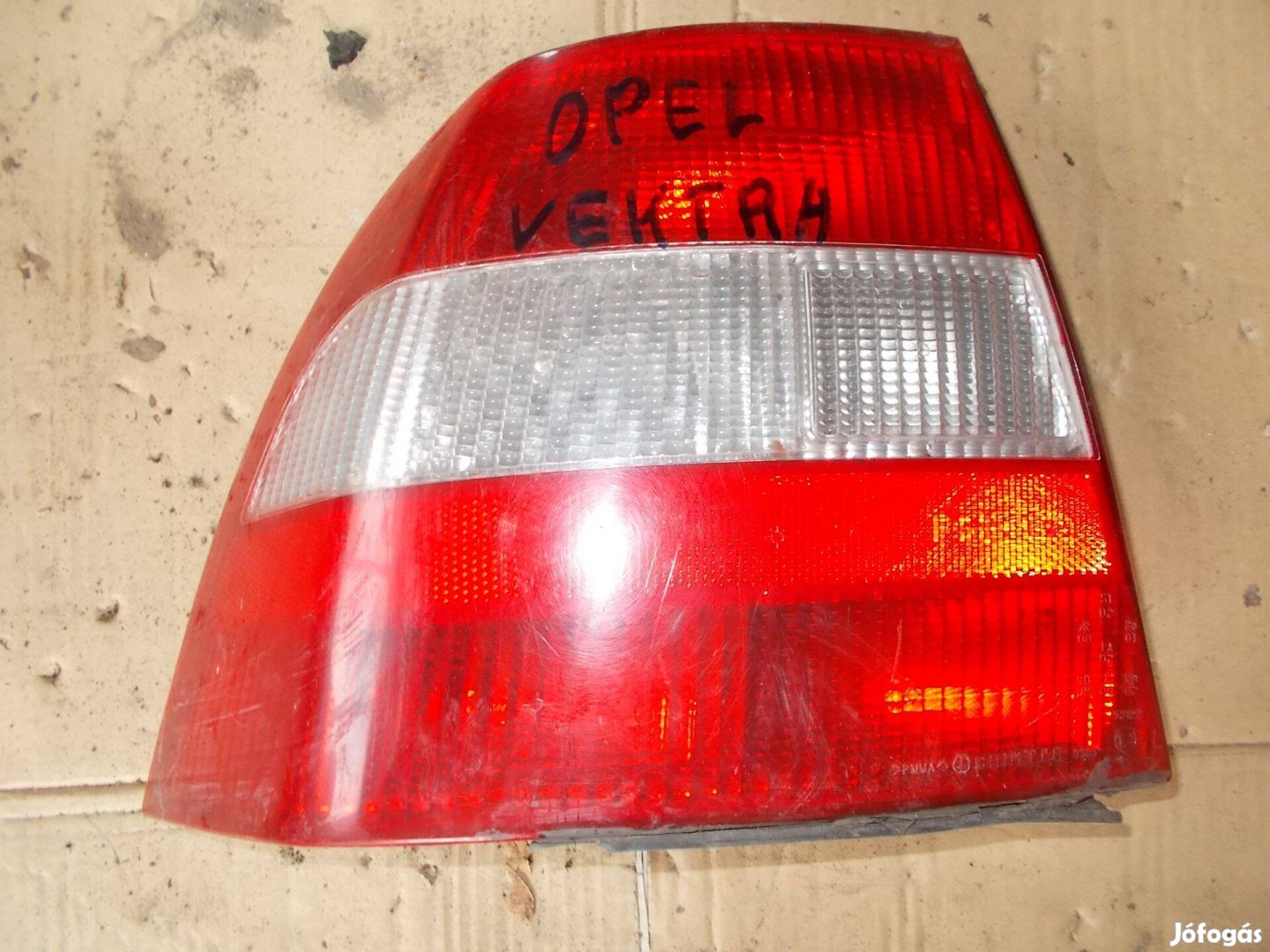 Eladó a képen látható opel vektra bontott hátsó lámpa