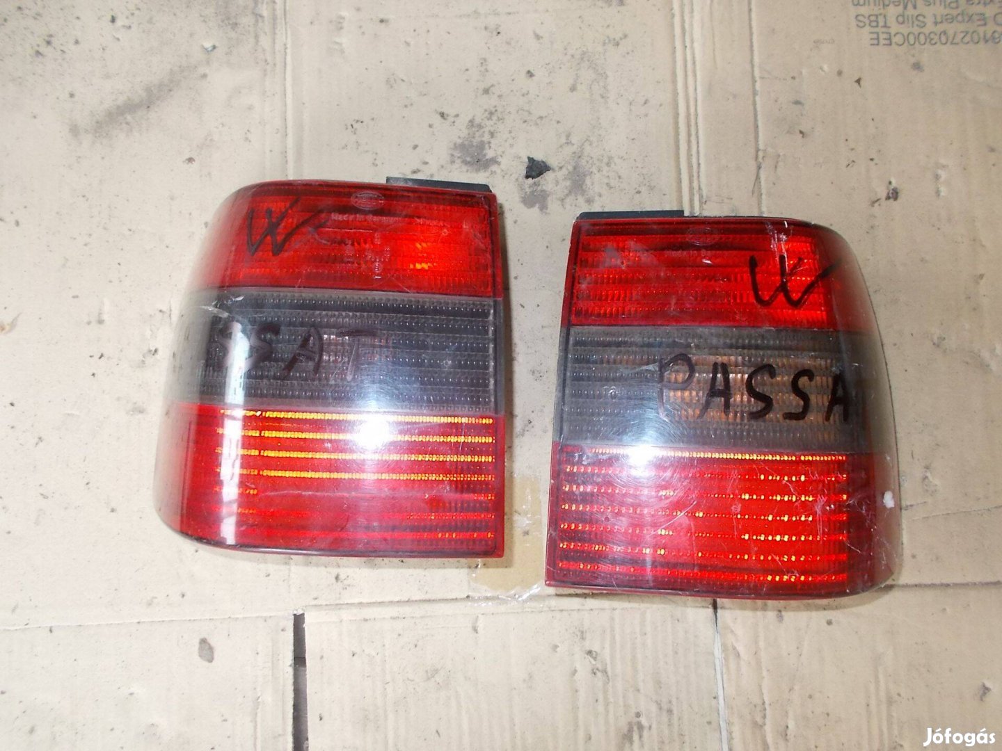 Eladó a képen látható passat hátsó lámpa pár