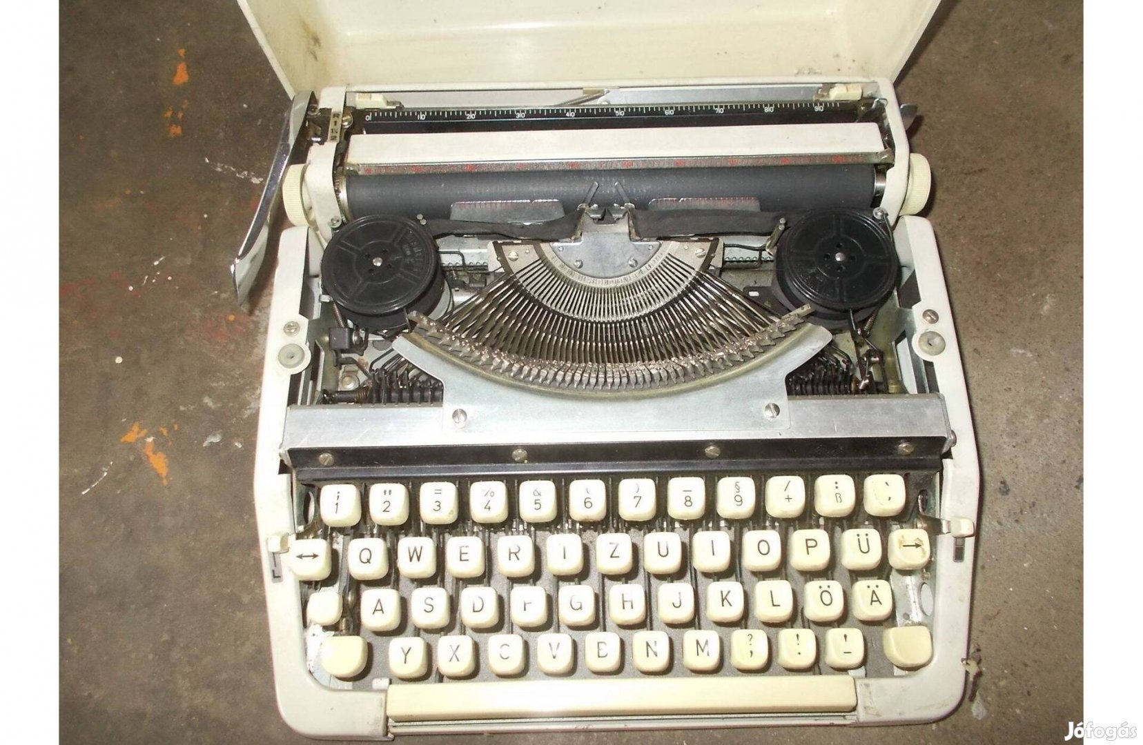 Eladó a képen látható régi táska írógép fellelt állapotban