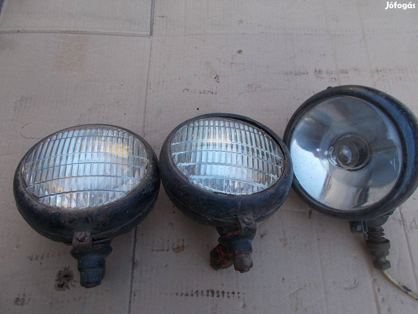 Eladó a képen látható régi traktor lámpa csomag