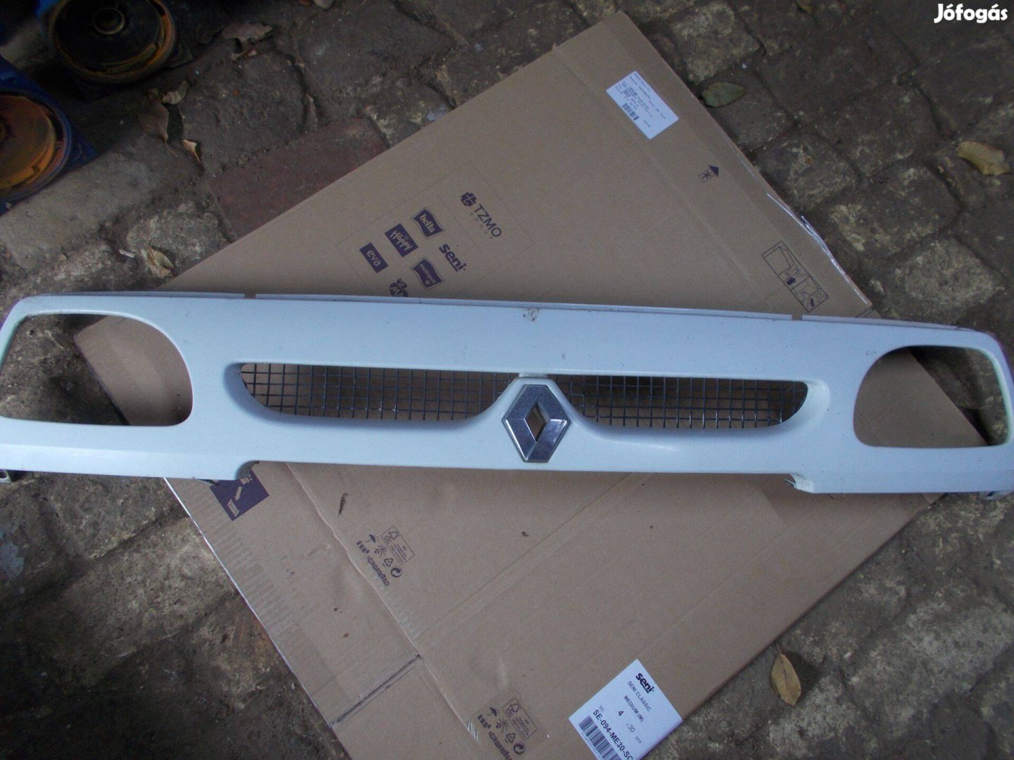 Eladó a képen látható renault dísz rács jó állapotban