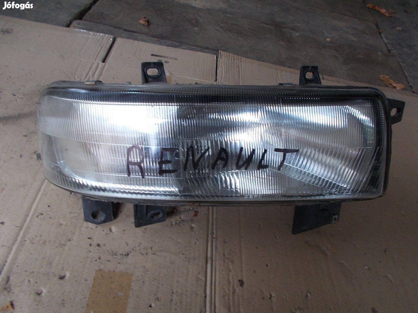 Eladó a képen látható renault első fényszóró