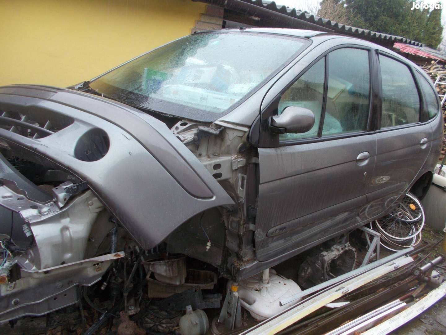 Eladó a képen látható renault megane scenic kaszni egyben