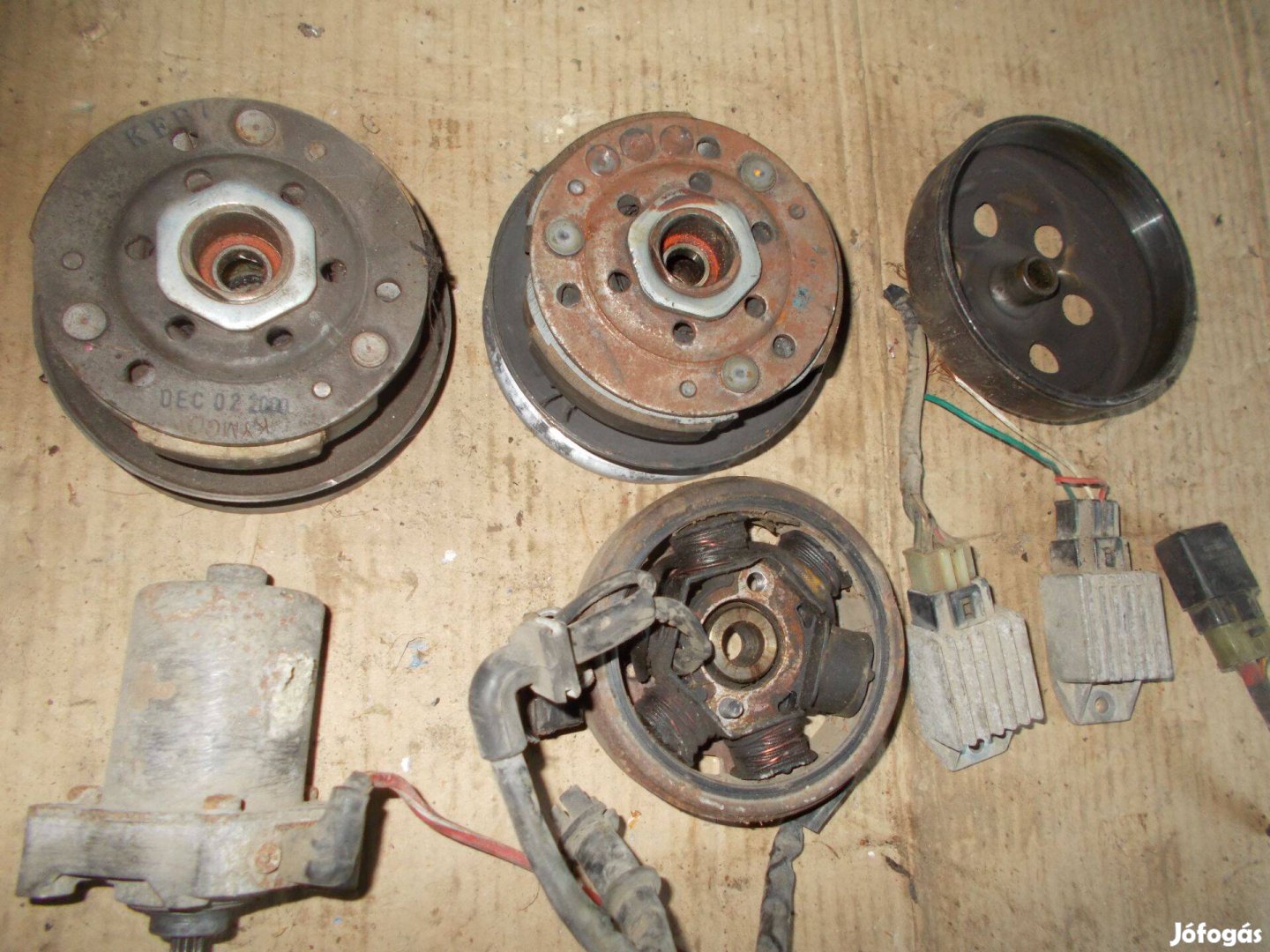 Eladó a képen látható robogó gyújtás és kuplung alkatrész csomag