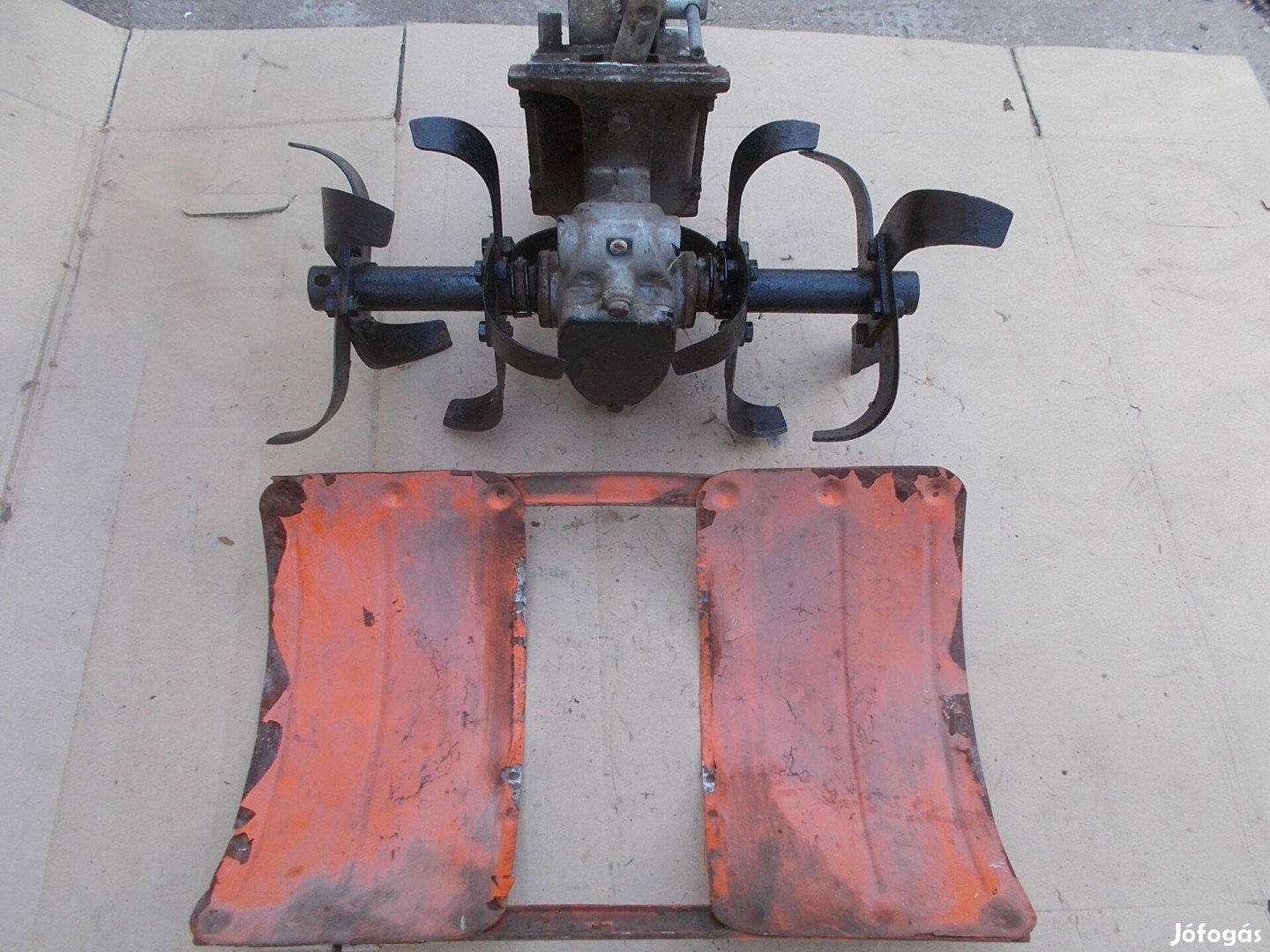 Eladó a képen látható rota kapához hajtómű kapákkal fellelt