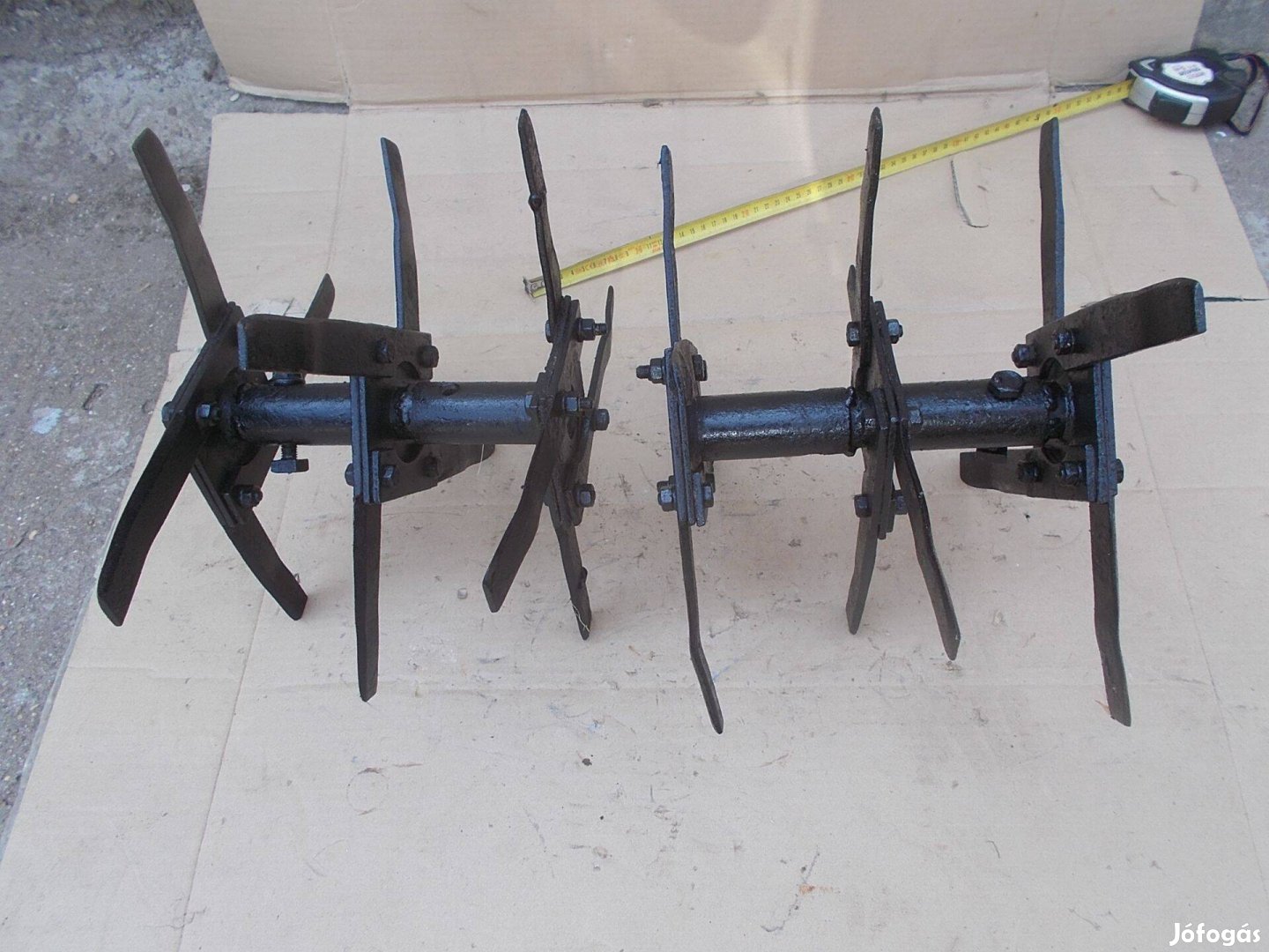 Eladó a képen látható rota kapához kapa párban jó