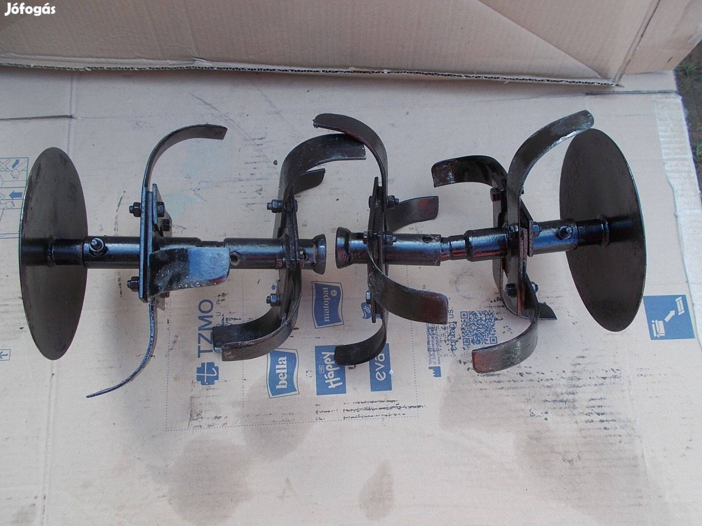 Eladó a képen látható rota kapához kapa párban jó