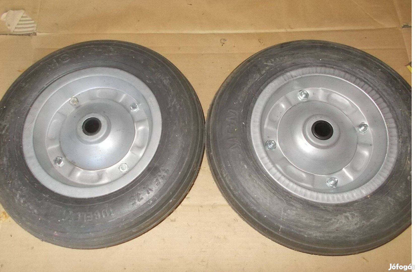 Eladó a képen látható új tömör kerék párban