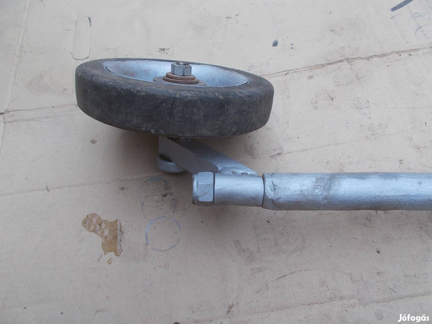 Eladó a képen látható utánfutó mankó kerék