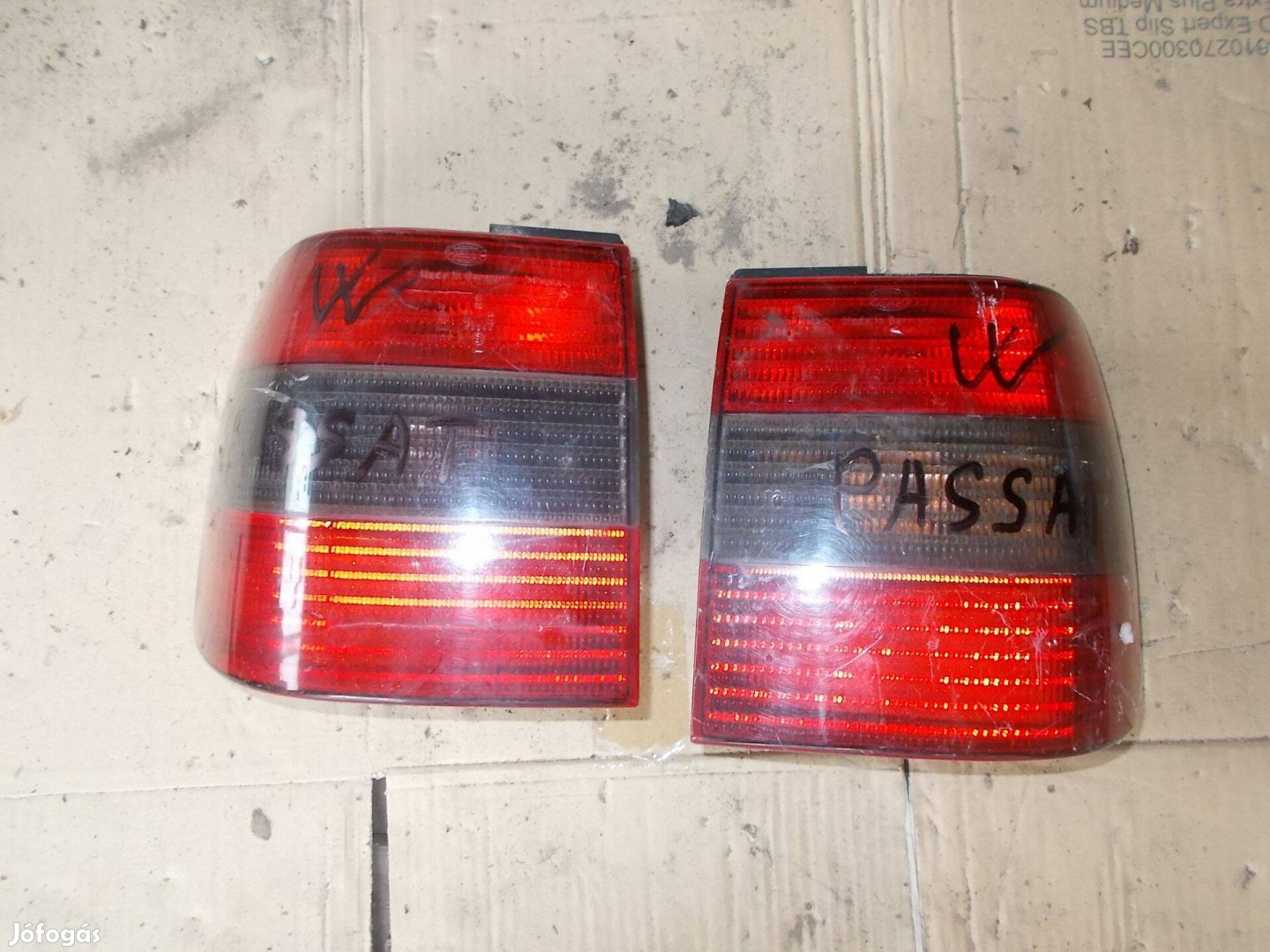 Eladó a képen látható volkswagen passat hátsó lámpa pár