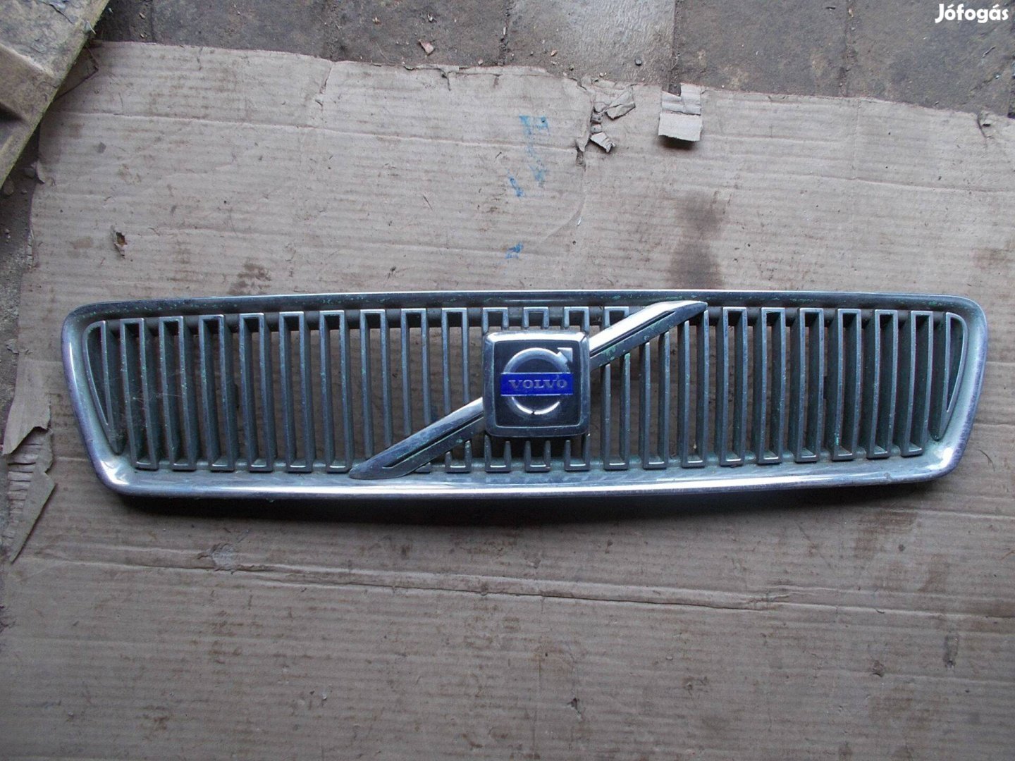 Eladó a képen látható volvo dísz rács jó állapotban