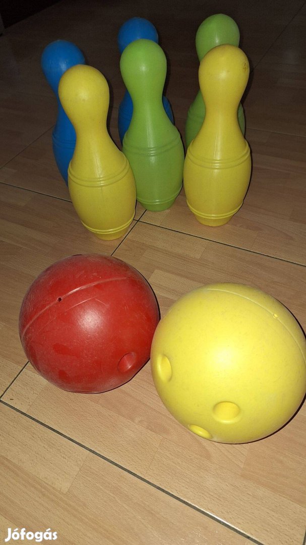 Eladó a lépen látható, új ,nem használt 8db-os Bowling
