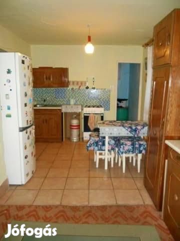 Eladó adácsi családiház