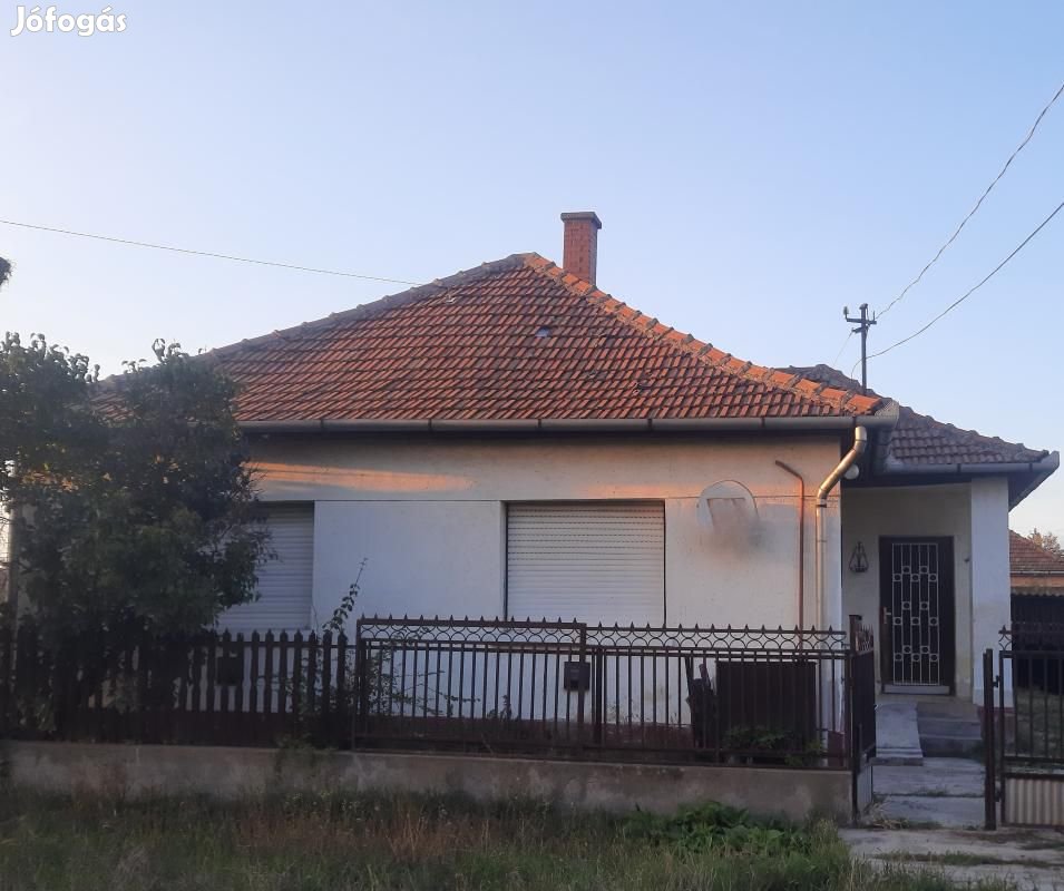 Eladó adácsi családiház